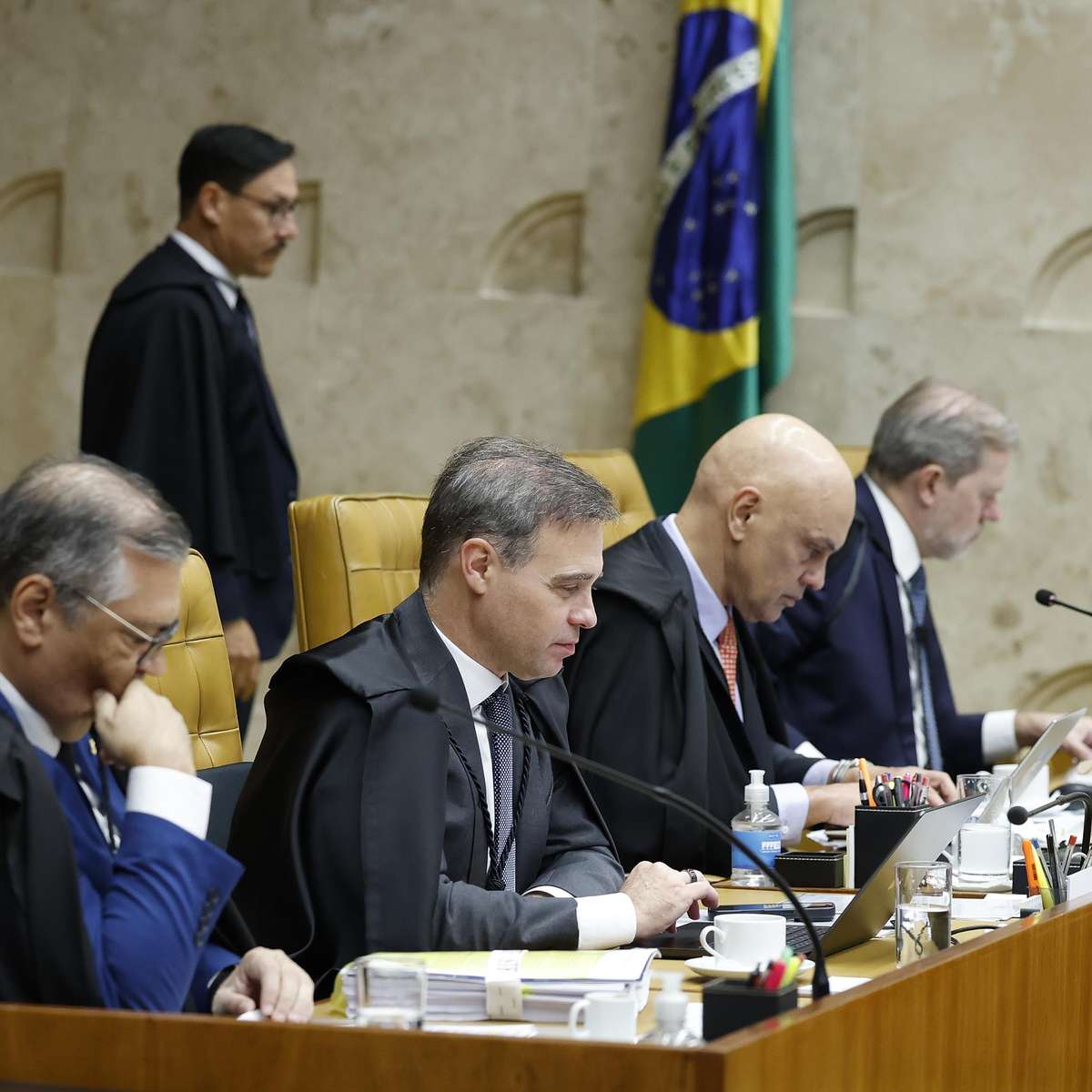 Após pedido de Fachin, Mendonça libera sigilo de casos sobre Dark Horse, Jaques Wagner, Cláudio Castro e Ciro Nogueira