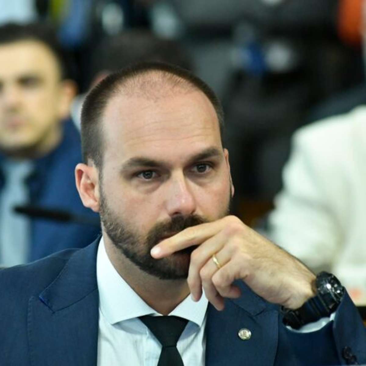 Eduardo Bolsonaro orientou como gerir dinheiro de ‘Dark Horse’ nos EUA, aponta PF