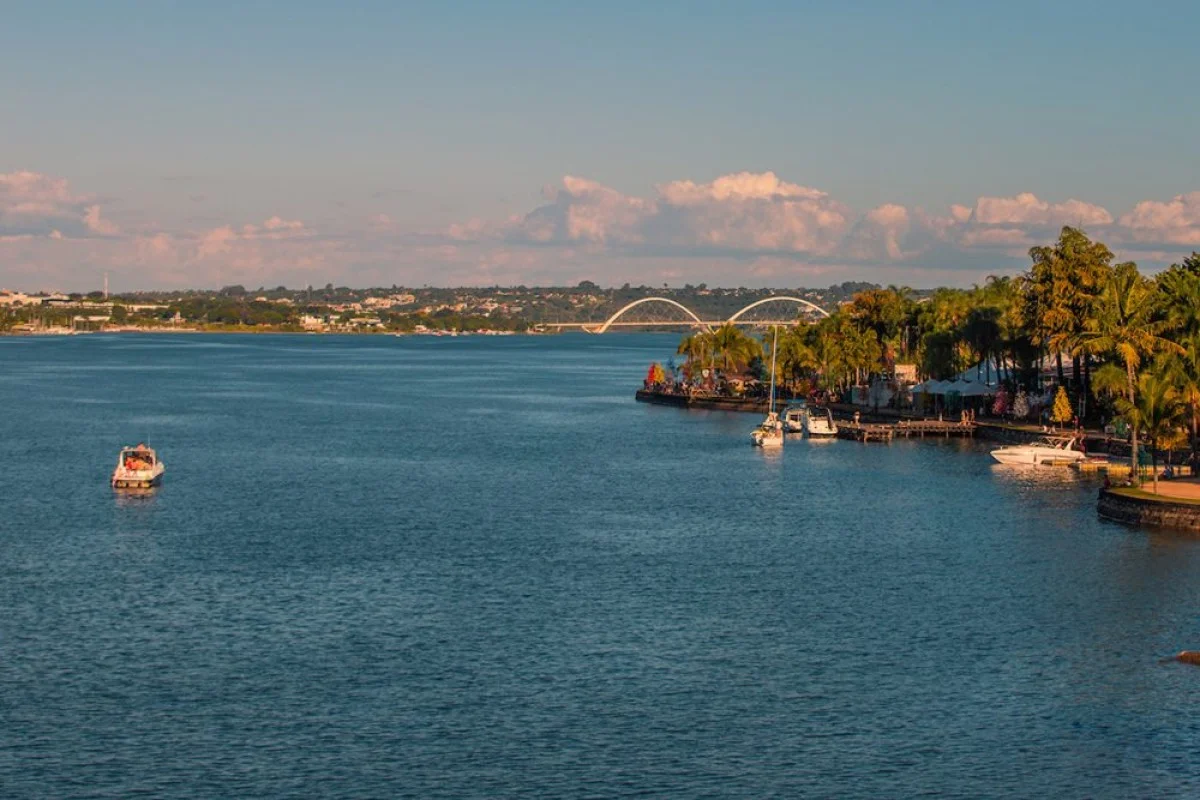 Caesb abre licitação de R$ 323 milhões para recuperação do Lago Paranoá