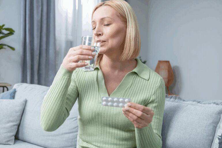 Dores nas articulações aumentaram na menopausa? Entenda a relação com a queda do estrogênio