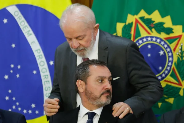 Lula defende Andrei na chefia da PF: "Fiscalizou Master e prendeu Vorcaro"