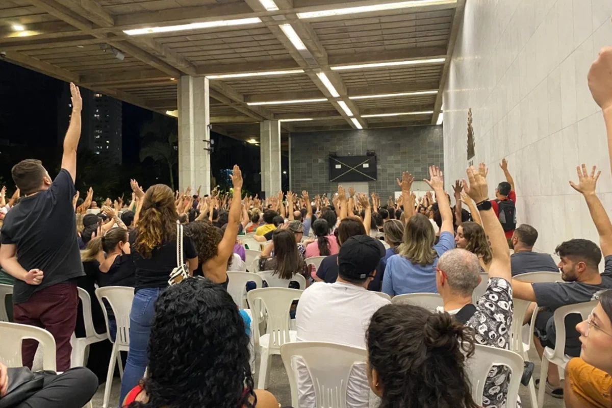 Professores de escolas particulares de BH param aulas na quarta (16)