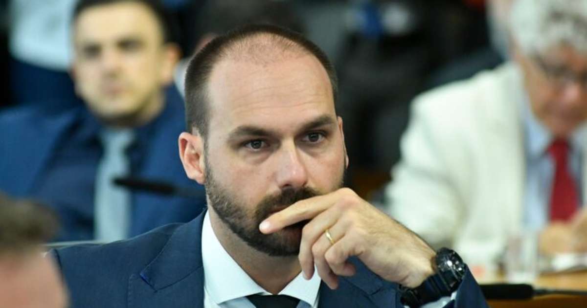 Moraes vota para manter condenação de Eduardo Bolsonaro a 4 anos e 2 meses