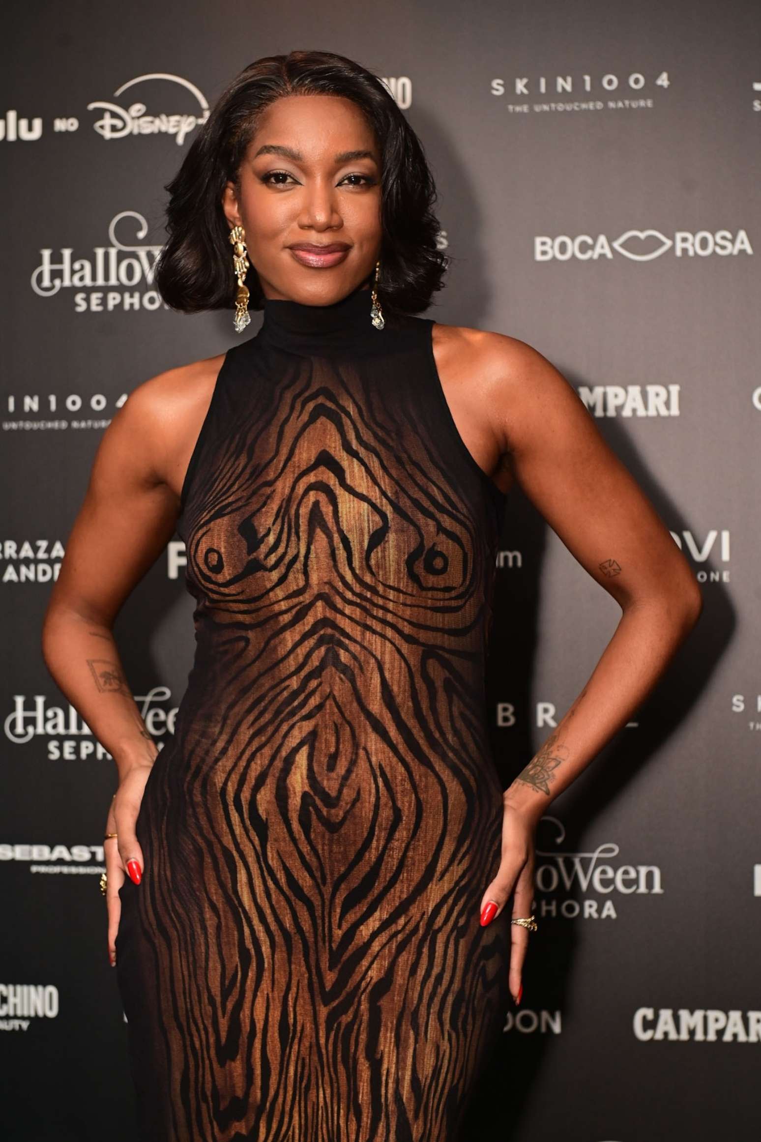 Iza no evento de lan&ccedil;amento do Baile de Halloween da Sephora