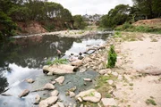 De “praia” a rio poluído: a luta por uma cachoeira escondida de BH