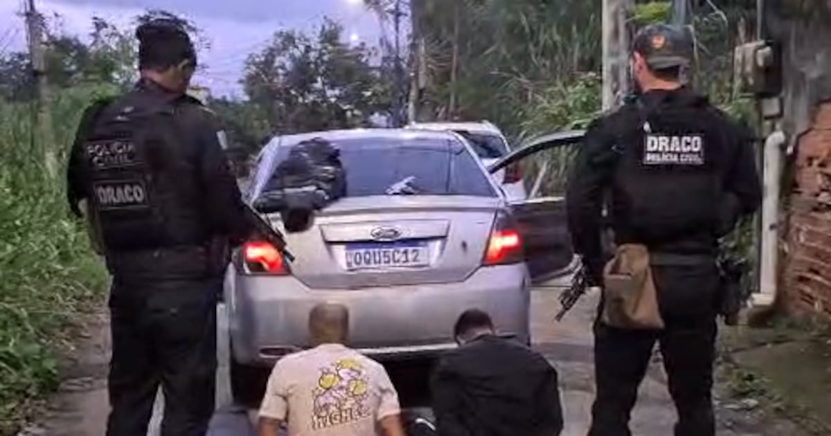 Polícia prende dois milicianos que extorquiam moradores e comerciantes em São João de Meriti (RJ)
