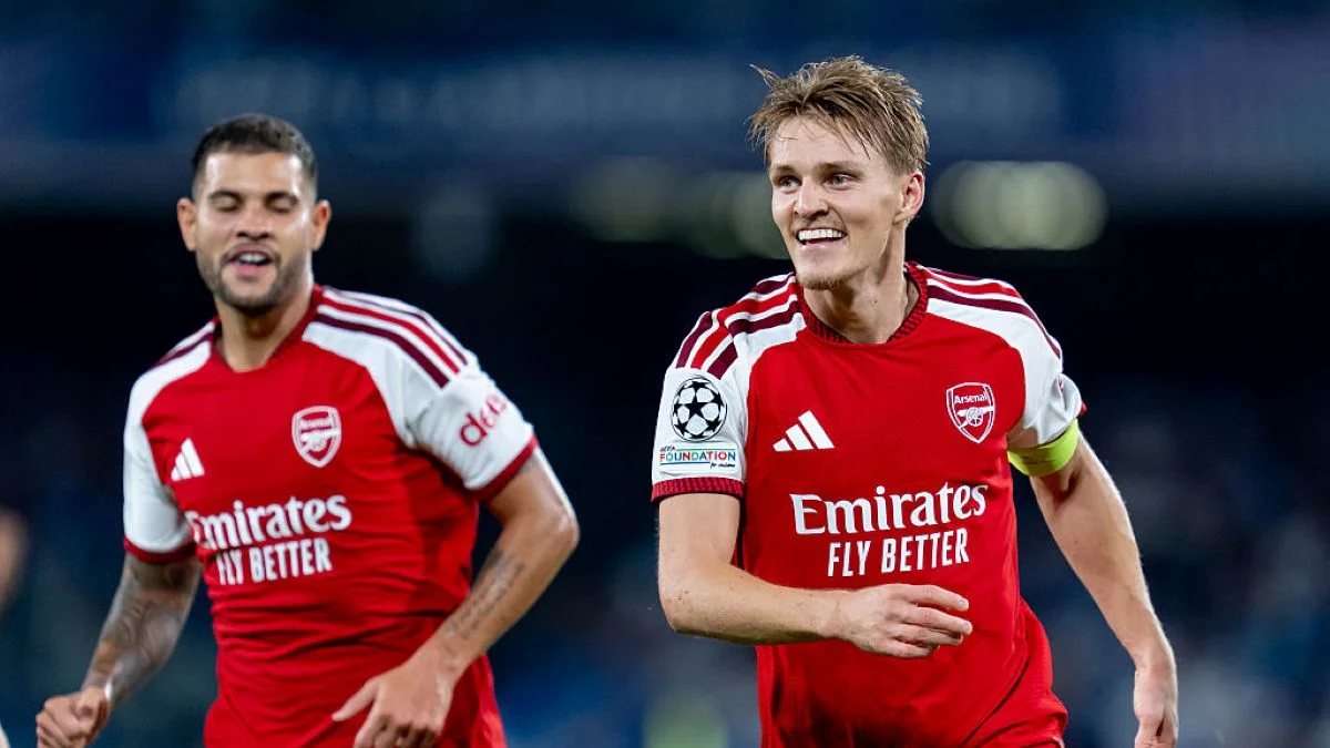 Na Itália, Arsenal bate o Napoli pela primeira rodada da Champions