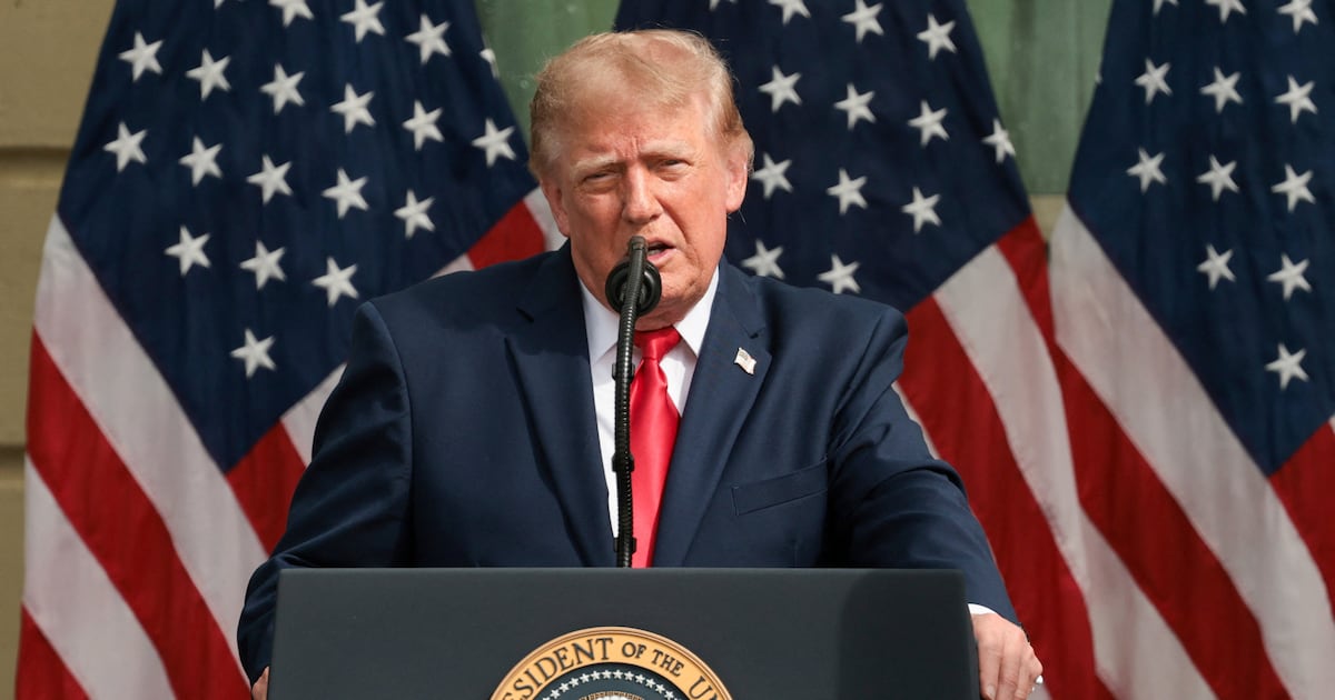 Trump promete proteger EUA contra terrorismo e cita Irã em cerimônia do 11 de Setembro