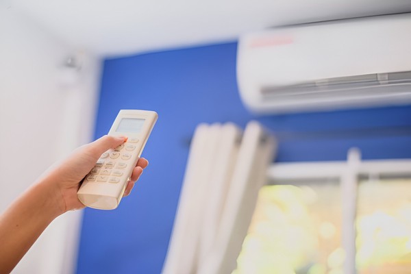 6 funções do ar-condicionado que ajudam a enfrentar o frio e você nem sabia