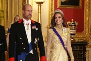 Kate Middleton volta ao hospital onde tratou câncer em visita emocionante
