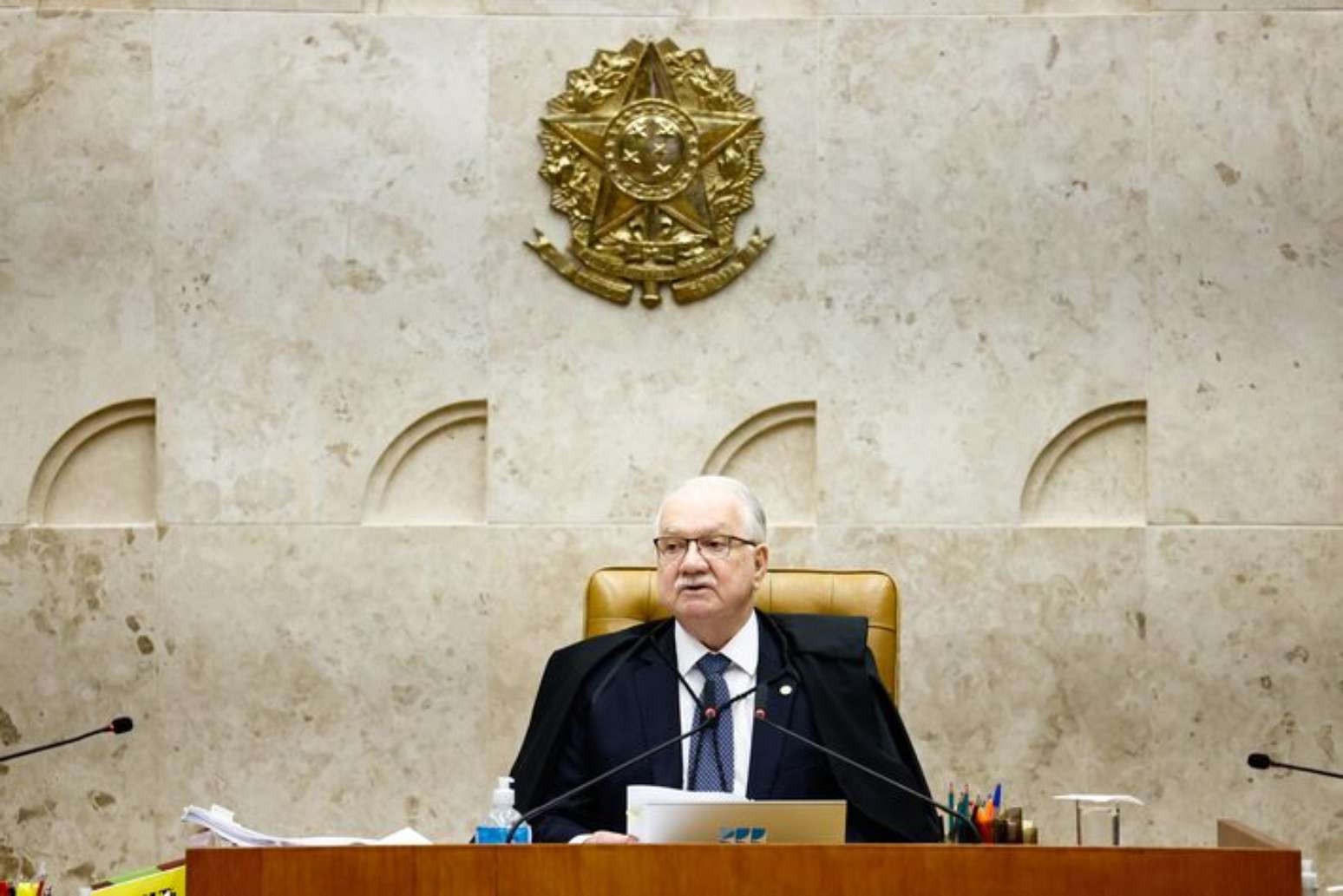 O presidente do STF, Edson Fachin, deve divulgar um rito para a sess&atilde;o que discutir&aacute; o pedido de investiga&ccedil;&atilde;o contra Alexandre de Moraes