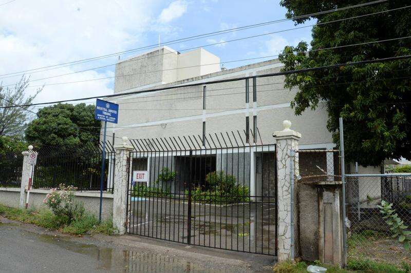 $6,8 milhões de dólares em pagamento por demissão injusta