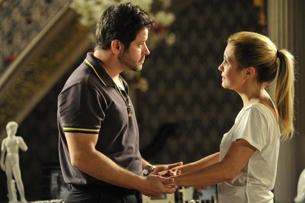 Tufão (Murilo Benício) e Carminha (Adriana Esteves) em 'Avenida Brasil' — Foto: Renato Rocha Miranda/Rede Globo