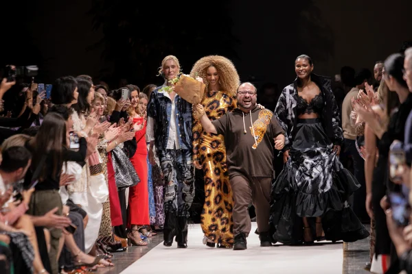 Sucesso no exterior, top model Raica Oliveira desfila no Metrópoles Catwalk