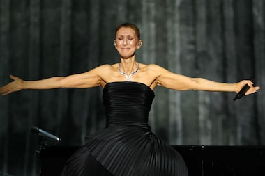 Céline Dion chora em seu 1º show após 6 anos longe dos palcos por conta de doença