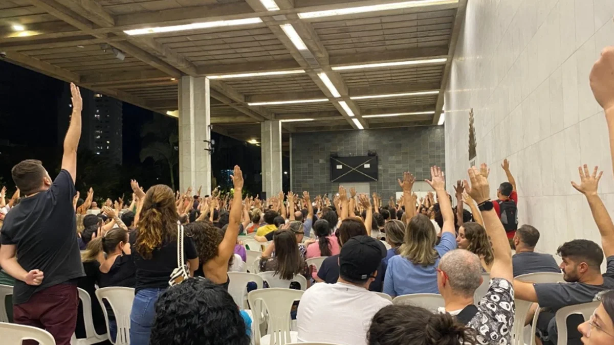 Professores de escolas particulares de BH param aulas na quarta (16)