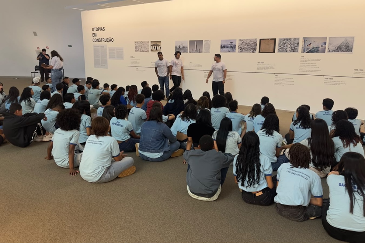 Alunos de São Sebastião se encantam com a mostra Utopias em construção