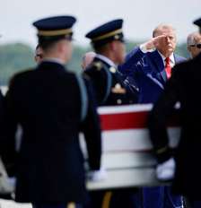 Presidente dos EUA, Donald Trump, faz saudação a militares em Dover, Delaware 22 de julho de 2026 REUTERS/Evan Vucci Foto: Reuters