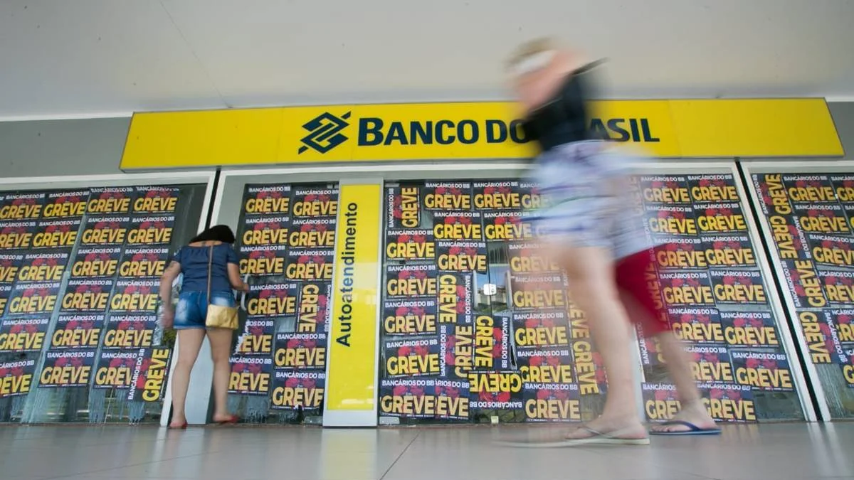 Bancários do BB encerram greve em BH e funcionários da CEF fazem assembleia