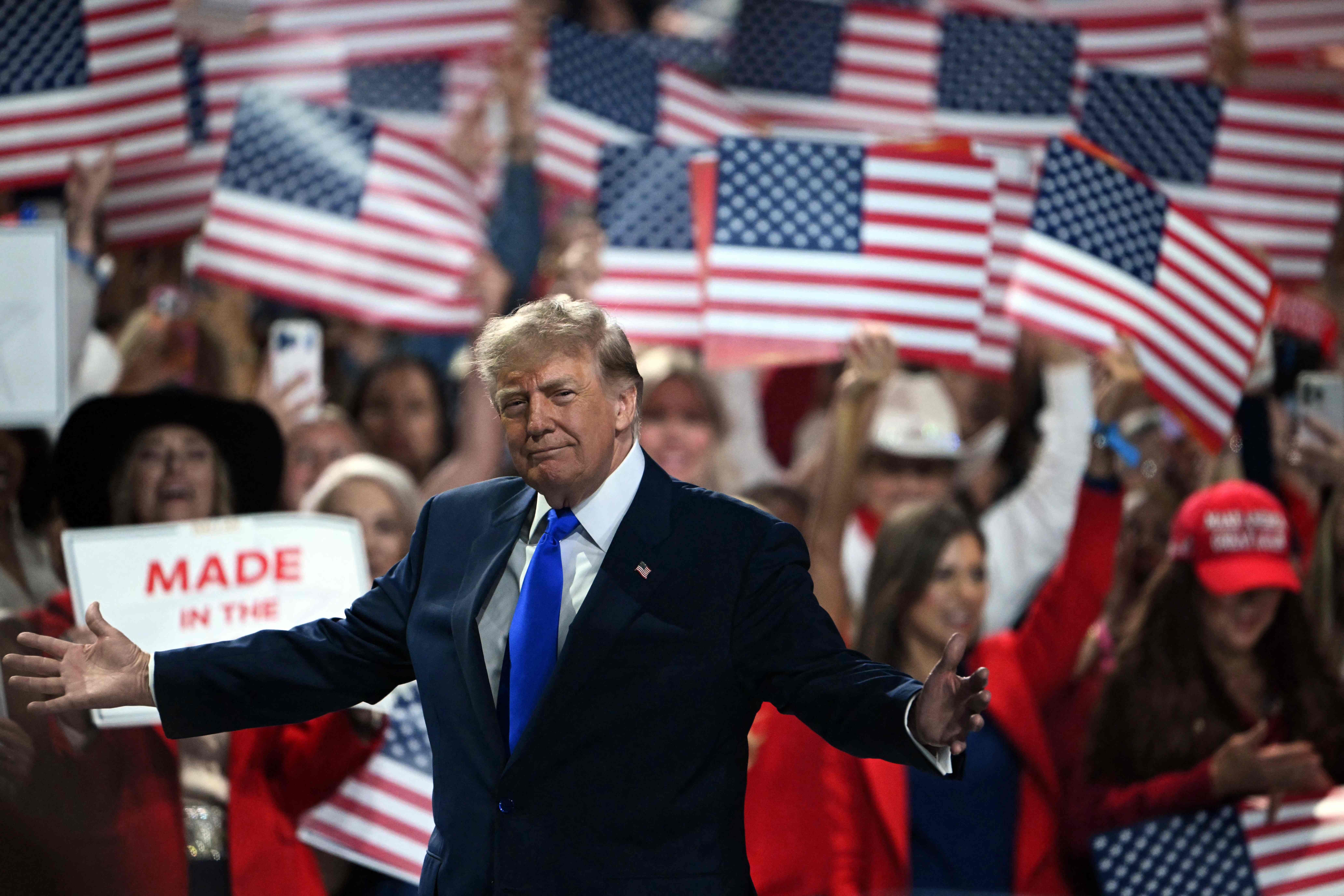 Análise: Em novo escárnio à democracia, Trump revela desespero ao oferecer dinheiro para americanos votarem nos republicanos