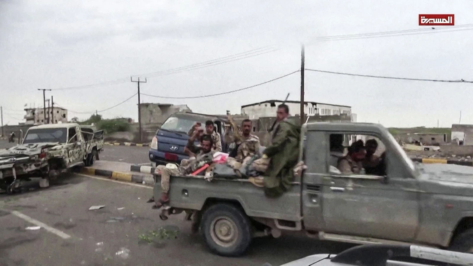 A ONU denuncia a apreensão de complexo humanitário pelos Houthis, enquanto mais 18.000 famílias fogem dos combates no Iêmen
