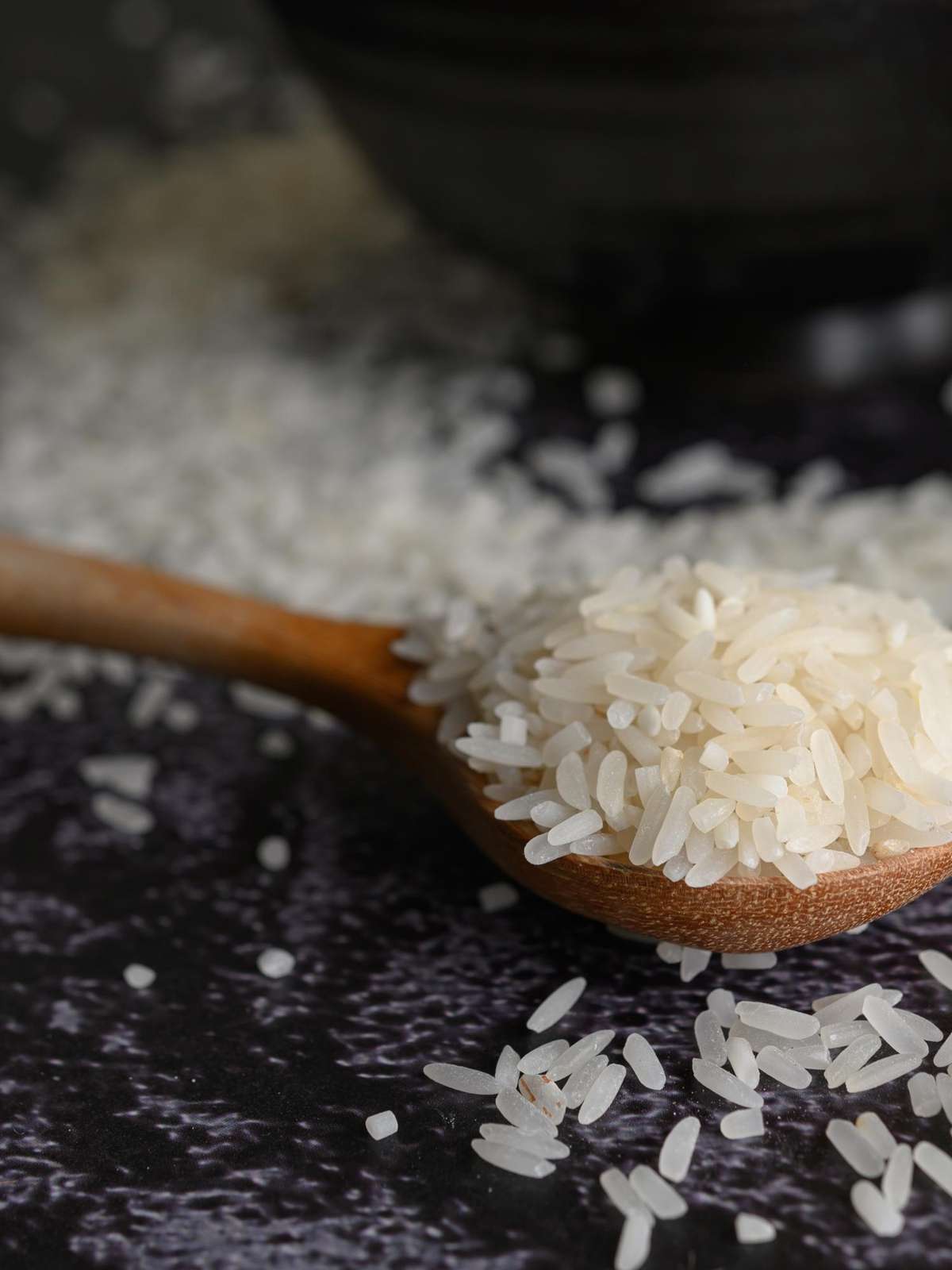 Você lava o arroz antes de cozinhar? Estudo revela o que acontece com o alimento