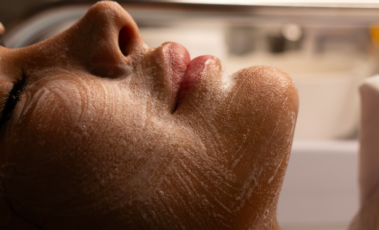 'Dose da beleza': entenda os riscos da nova moda nas redes para o rejuvenescimento