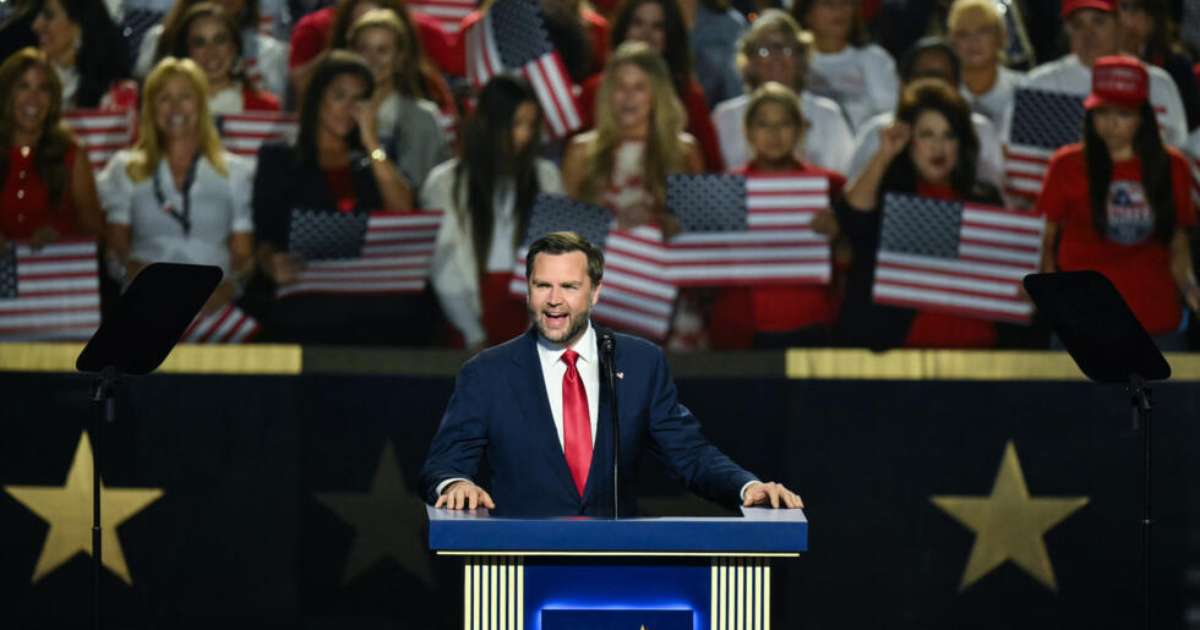Vice de Trump adota tom mais moderado e discursa como herdeiro político para 2028 em convenção
