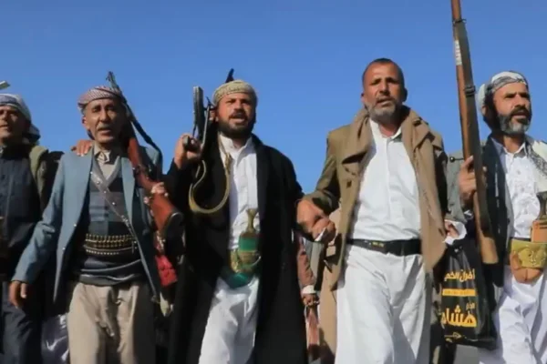 Houthis avançam no Iêmen e tomam ilha em rota vital de comércio de petróleo - destaque galeria