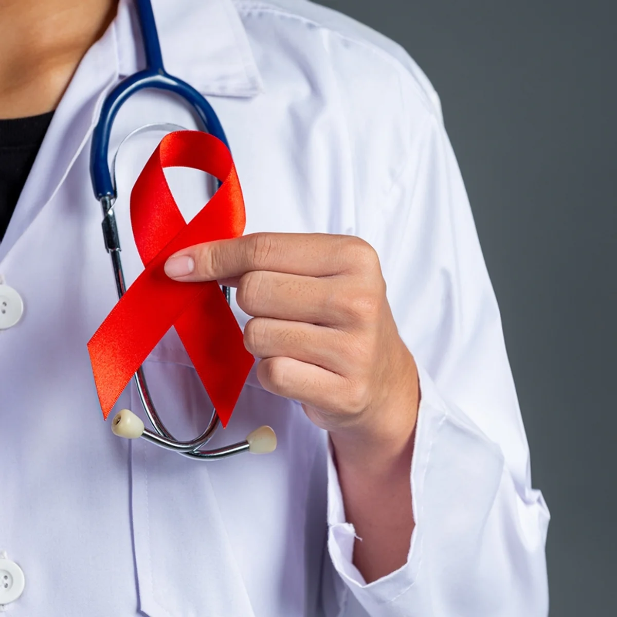Dois em cada três adolescentes nunca fizeram teste de HIV, diz estudo