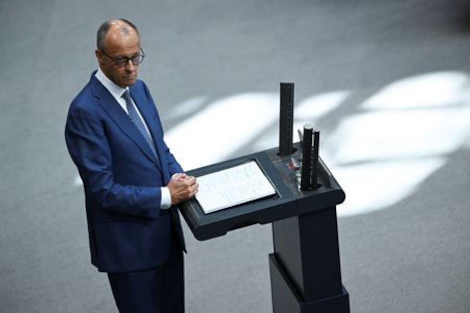 Partido defende políticas que incluem deportação e segregação de crianças refugiadas Annegret Hilse/Reuters - 09.09.2026