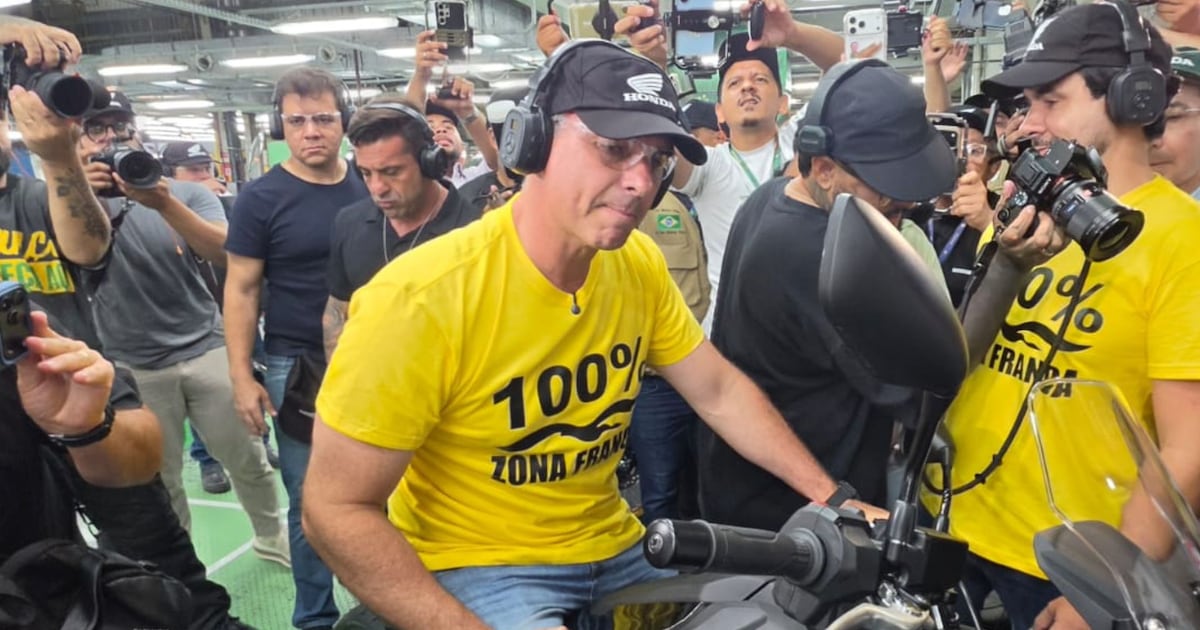 Flávio Bolsonaro pede ‘transparência total’ de inquérito sobre financiamento do Dark Horse