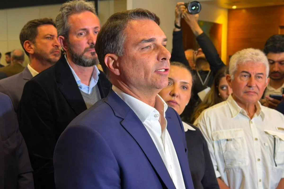 PF: Flávio Bolsonaro atuou diretamente no financiamento de Dark Horse