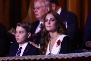 Kate Middleton volta ao hospital onde tratou câncer em visita emocionante