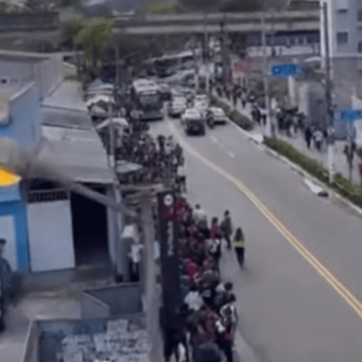 Pirituba tem fila enorme e ônibus lotados após problema na Linha 7-Rubi