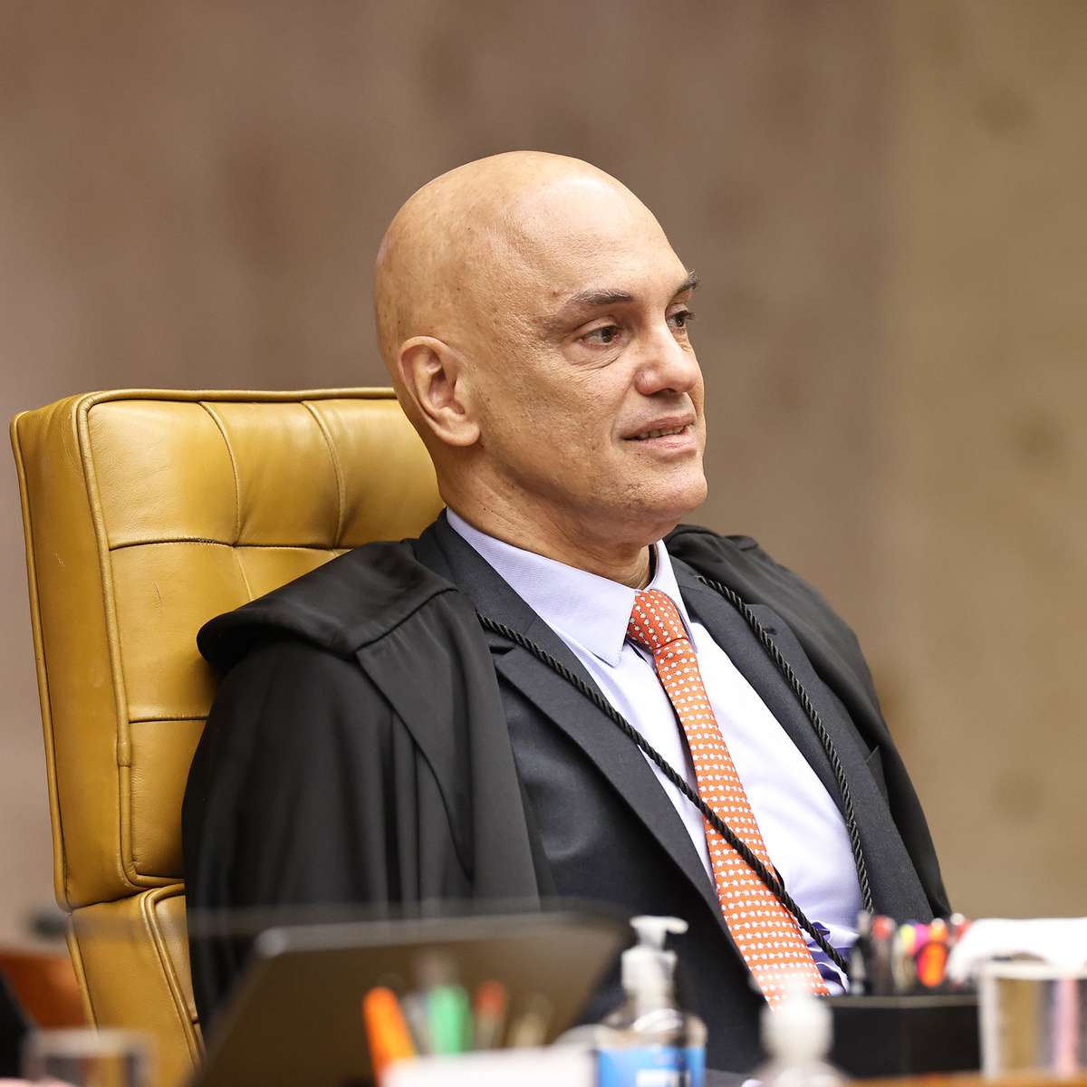 Fachin tira Moraes da relatoria do inquérito das fake news em meio a crise no STF