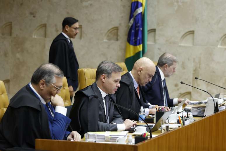 Após pedido de Fachin, Mendonça libera sigilo de casos sobre Dark Horse, Jaques Wagner, Cláudio Castro e Ciro Nogueira