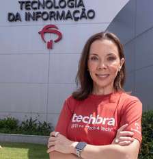 Cintia Barcelos, do Bradesco, diz que a instituição trabalha para 'desmaterializar' o app e permitir que o cliente resolva serviços e transações pela IA, sem precisar navegar pelas diferentes funcionalidades Foto: Maurino Borges/Divulgação / Estadão