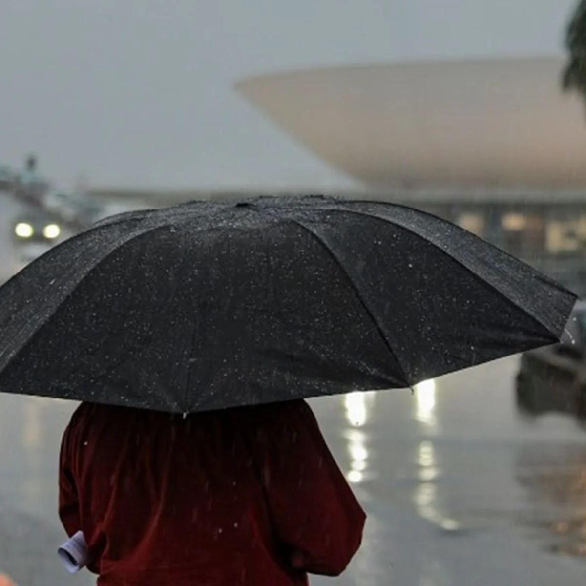 Clima: ciclone extratropical traz risco de temporais, granizo e tornados