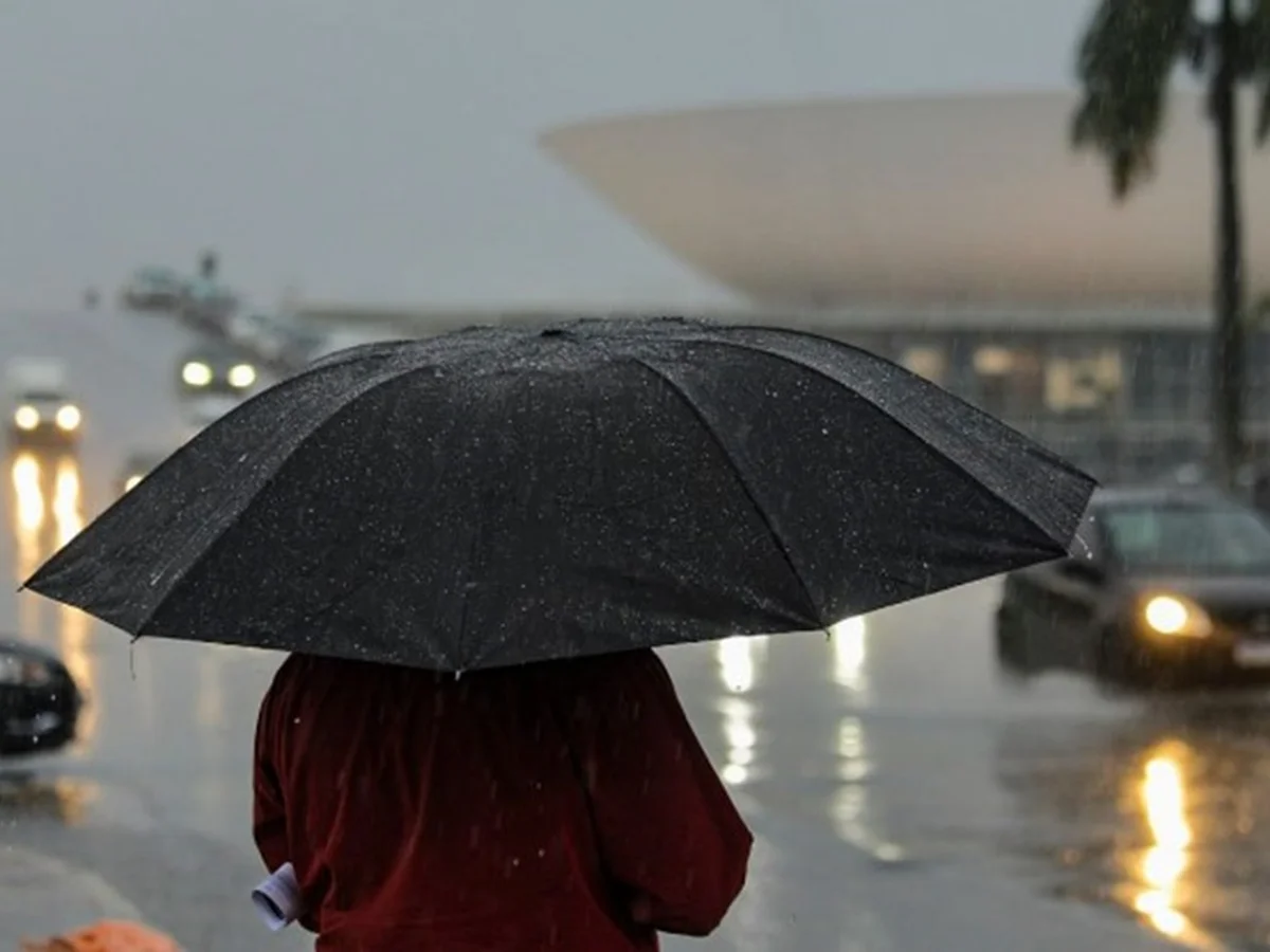 Clima: ciclone extratropical traz risco de temporais, granizo e tornados