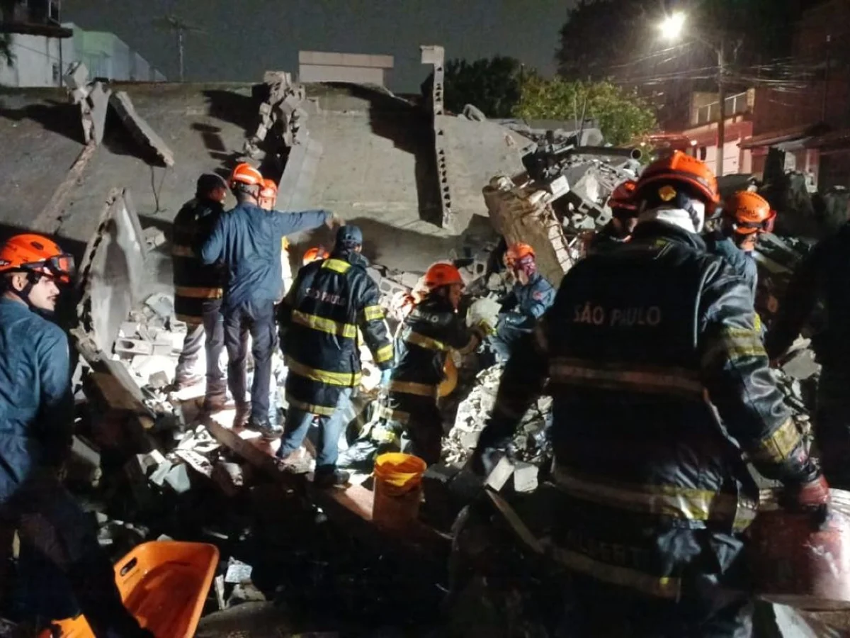 Sobe número de mortes após desabamento de prédio em SP