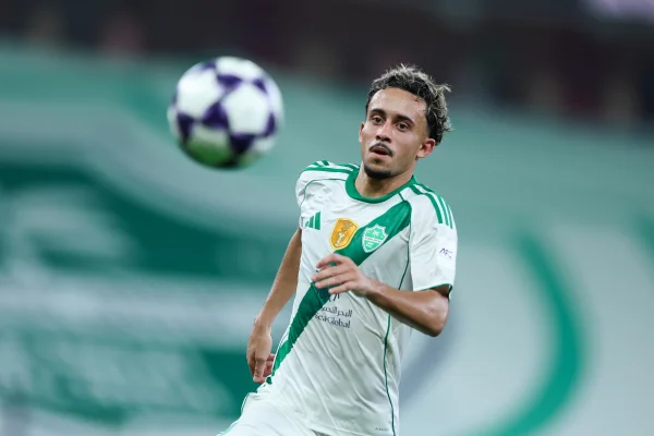 Ex-Flamengo apaga fotos no Al-Ahli e reforça desejo por volta ao Brasil