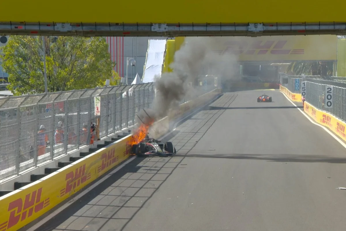 Foto colorida de acidente em treino livre da F2 em Madri - Metrópoles