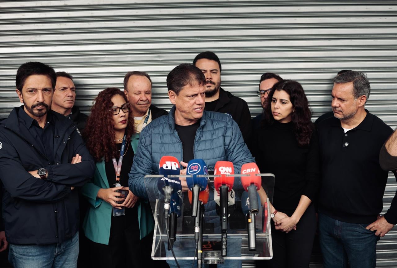 Tarcísio promete ampliar ‘armazéns solidários’, programa de SP de mercados subsidiados