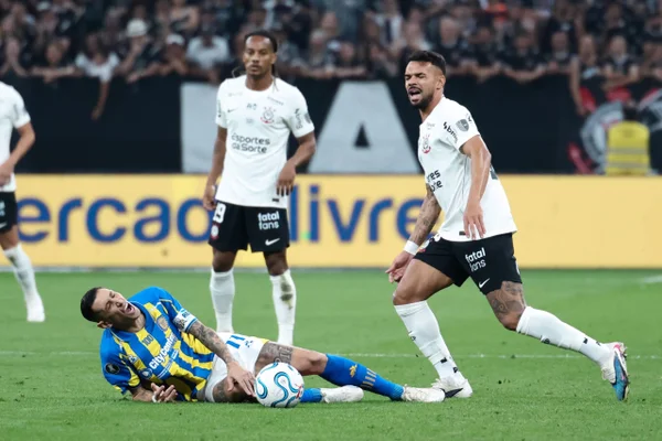 Raniele é punido pela Conmebol e desfalca Corinthians diante do Estudiantes - destaque galeria