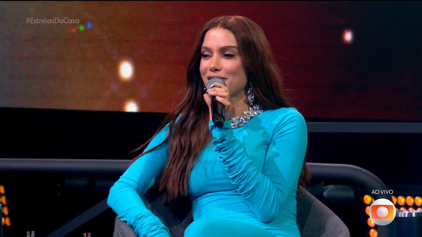 Anitta dá surra de elogios em noite de Festival: 'Irretocáveis'