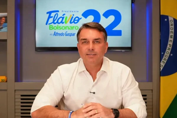 TSE: Flávio Bolsonaro recebe R$ 44 milhões e lidera doações eleitorais