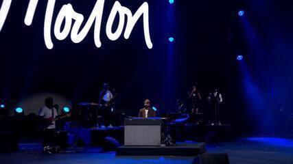 PJ Morton, tecladista do Maroon 5, canta 'Claustrophobic' no Palco Sunset do Rock in Rio