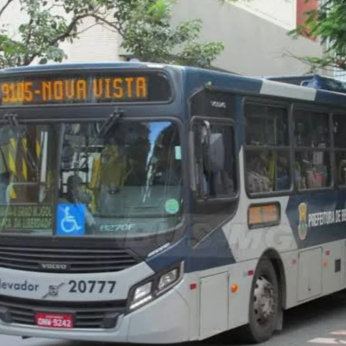 Homem de 23 anos morre após ser baleado dentro de ônibus em BH
