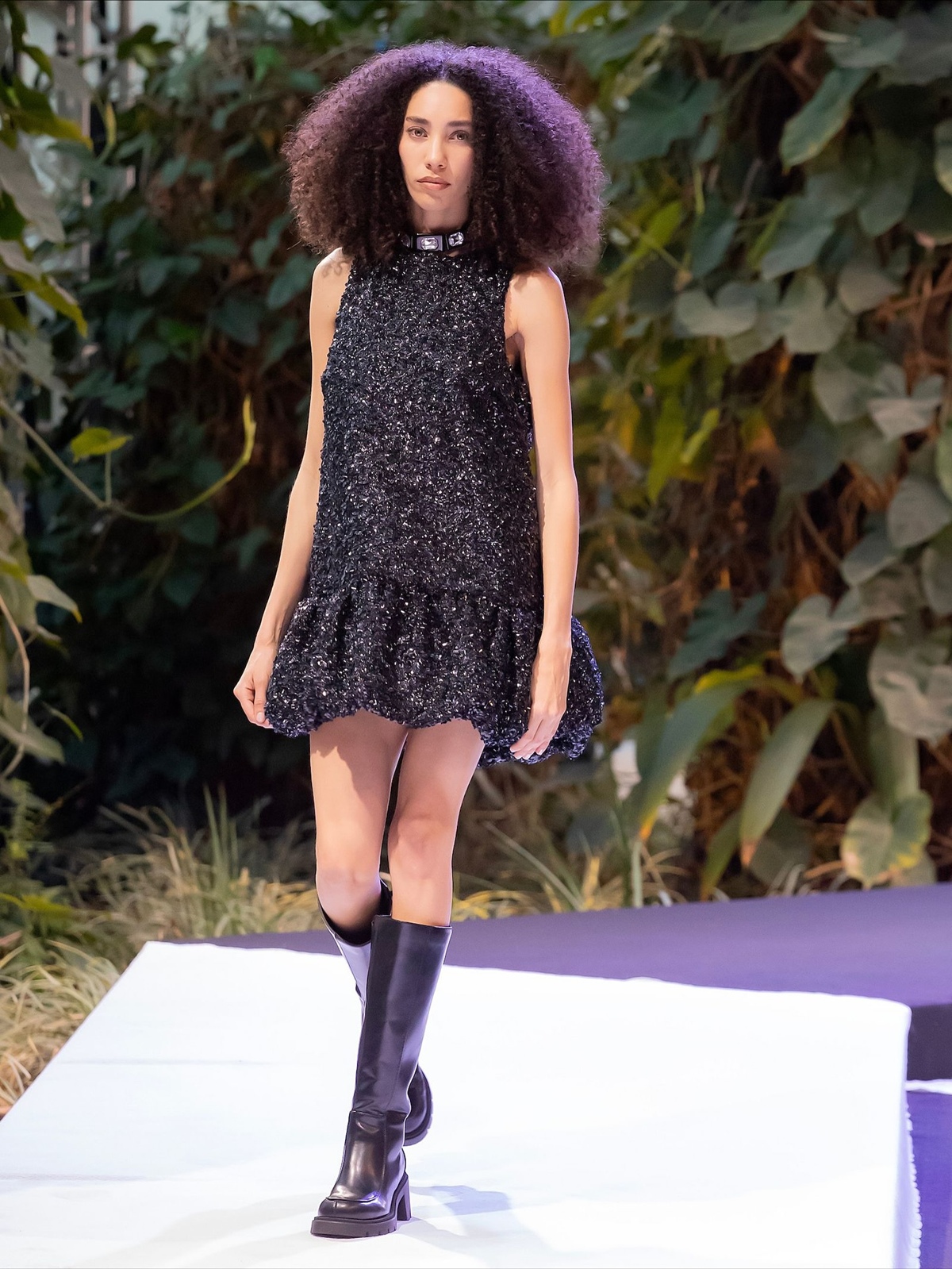 Mikaela Gomes desfila no Metrópoles Catwalk pela terceira vez